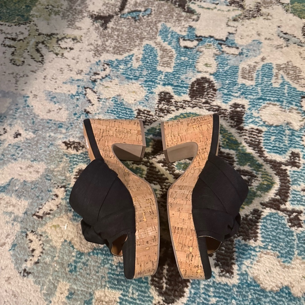 Like New Yellow Box “Ordo” Black Platform Slide Sandals – Size 9.5 - Picture 4 of 9